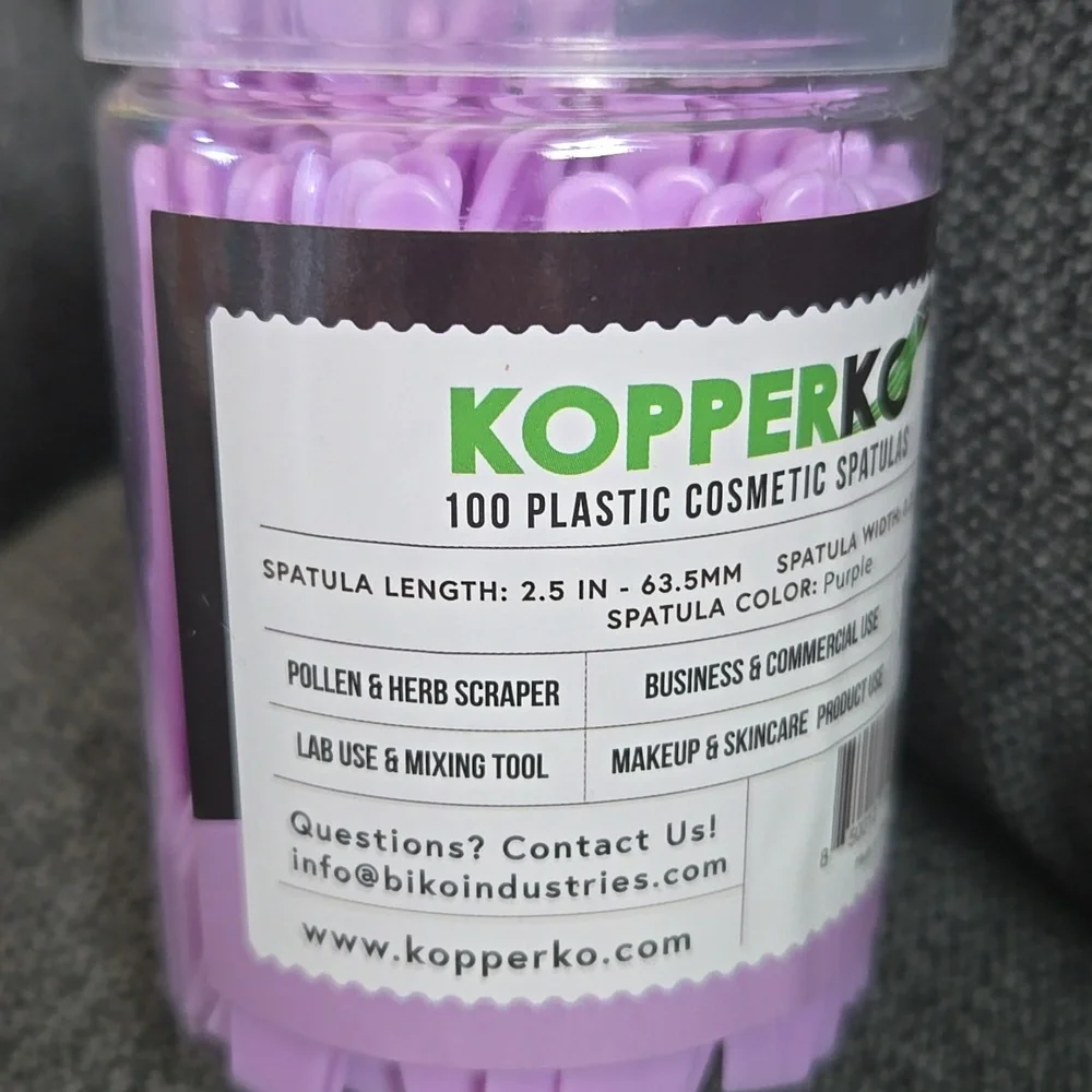 Lavender Plastic Cosmetic Spatulas 100 Pack NWOT new W Out Tags Makeup Spatulas